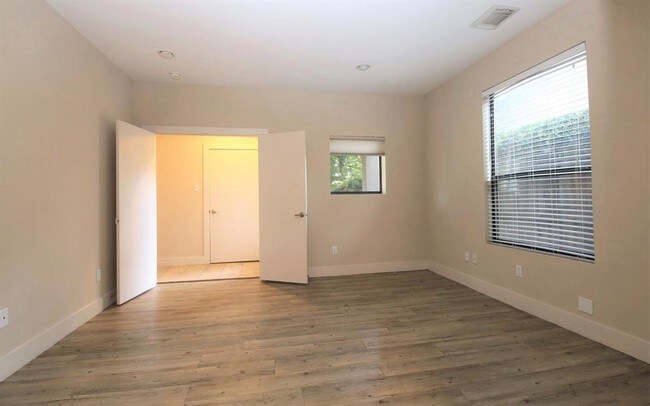 Building Photo - 1415 Bonnie Brae St