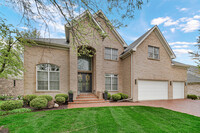 Building Photo - 902 Red Oak Dr