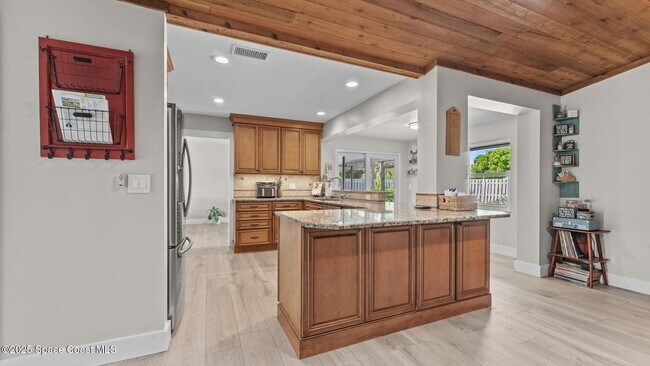 Building Photo - 375 Cherry Dr