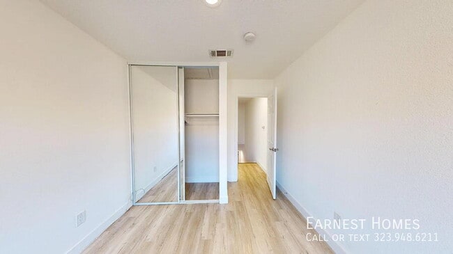Building Photo - 9625 Sylmar Ave