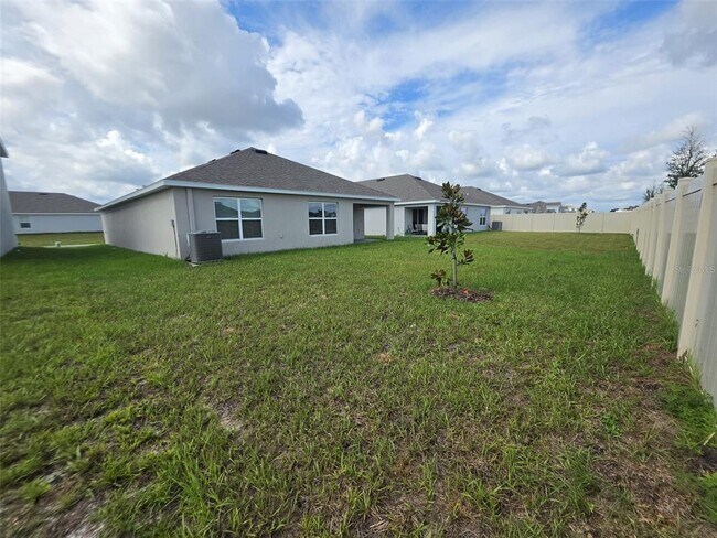 Building Photo - 4631 SW 88 Pl