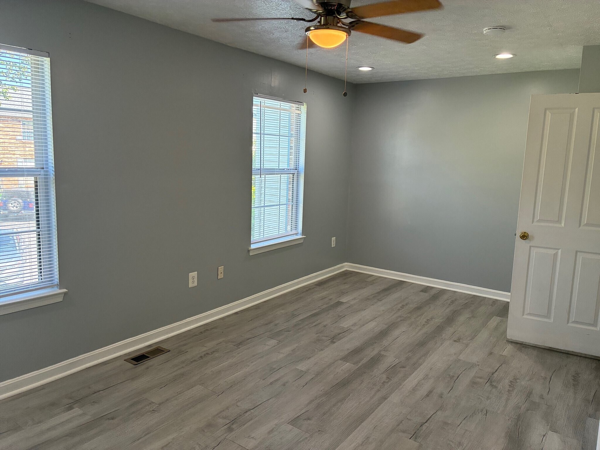 Building Photo - 659 Realm Ct W