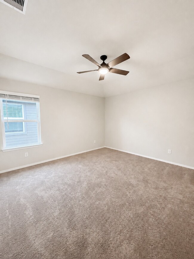 Building Photo - 40621 Guillemont Ln