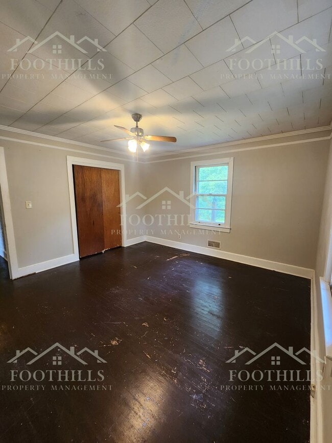 Building Photo - Classic 3-Bedroom Home in Downtown Anderso...