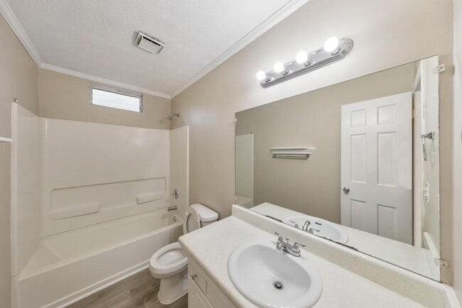 Building Photo - 245 Kimberly Way SW