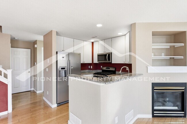 Building Photo - Spacious Townhouse with Central AC and Was...
