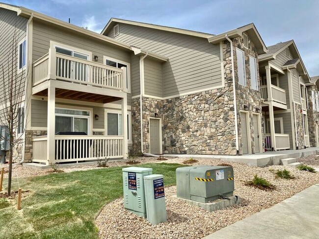 Building Photo - West Greeley Townhome with Garage!