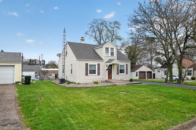 Building Photo - Updated Charming 2BR House in Plain Twp/Canton