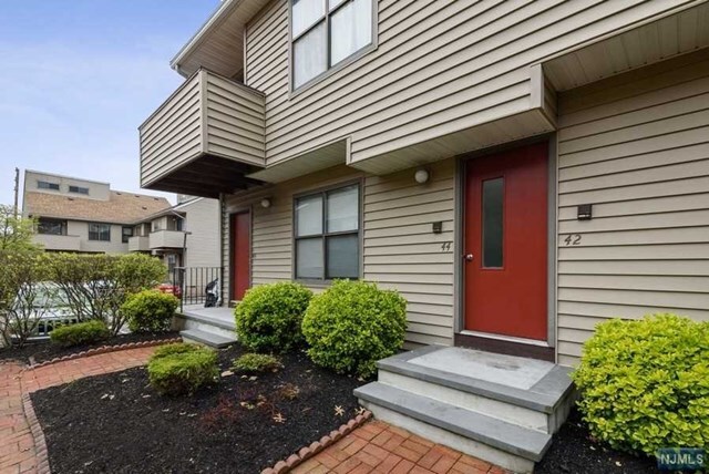 Building Photo - 77 Liberty St