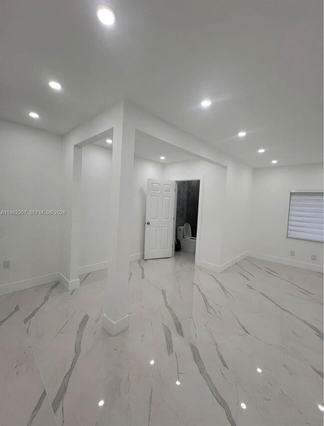 Building Photo - 1015 S 17th Ave