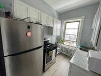 Building Photo - Bright & Spacious 1-Bedroom Apartment Perfect for Students | Heat & Hot Water Included | Near Cen...