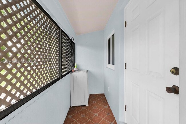 Building Photo - 211 SE 1st Terrace