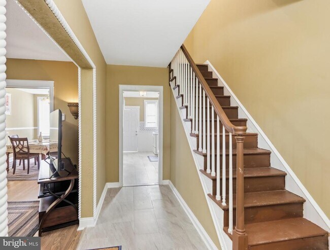 Building Photo - 3406 Erdman Ave