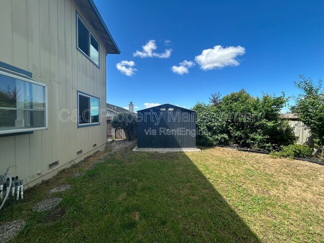 Building Photo - 284 Preakness Ln