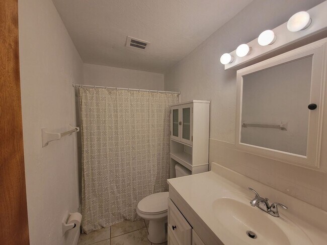 Building Photo - GC1054