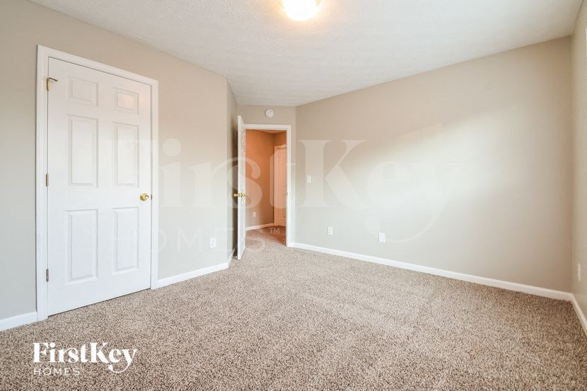 Building Photo - 821 Charles Hall Dr