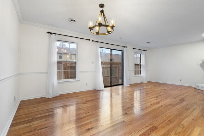 Building Photo - Beautiful Condo in Sango