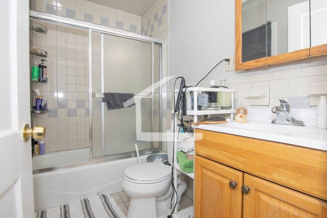 Building Photo - Spacious 7 bed in Allston.... 2.5 Bath!!