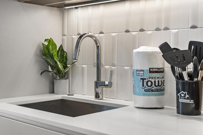 Building Photo - 35 W 2nd St