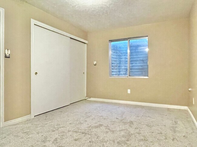 Building Photo - Cozy West Valley Home For Rent!