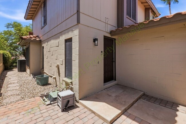 Building Photo - 5435 E Elmwood St