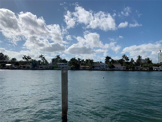 Building Photo - 1455 N Treasure Dr