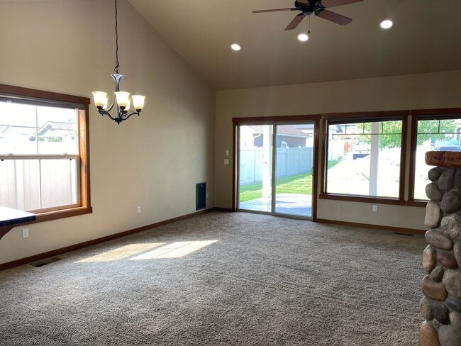 Building Photo - 3-bedroom, 1.75 Bath Home in the Village