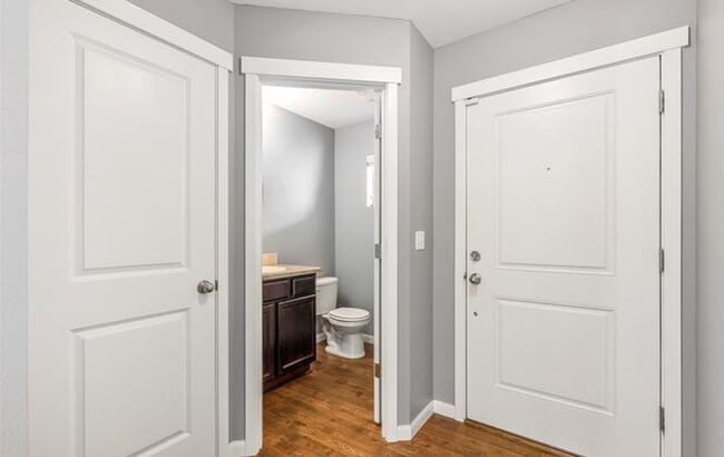 Building Photo - Updated 3 bedroom, 2.5 bath home in Tacoma!