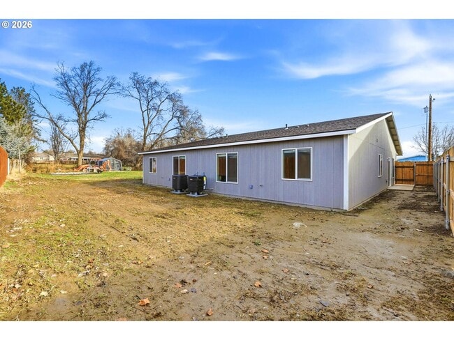 Building Photo - 610 N Earl St