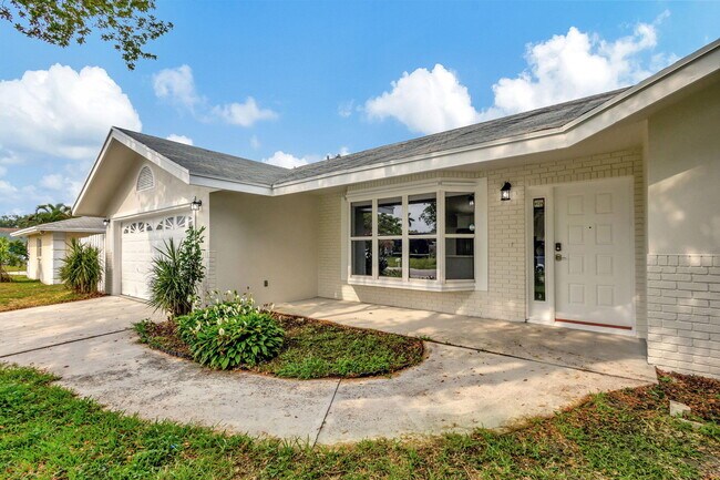 Building Photo - 843 Azalea Dr
