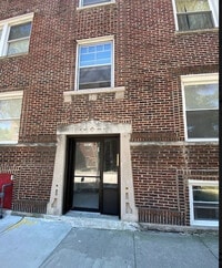Building Photo - 3353 W Sunnyside Ave