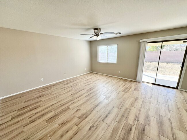 Building Photo - Remodeled 5 Bedroom/3 Bath Home. Upgraded Flooring & Kitchen!