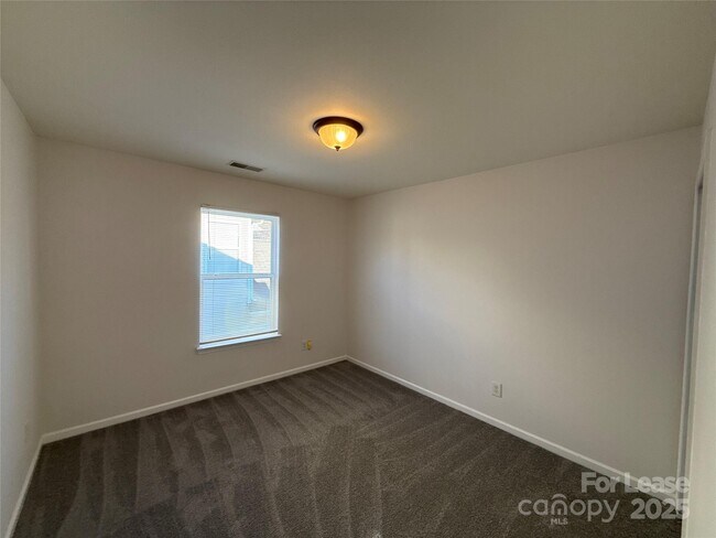 Building Photo - 2807 Forest Grove Ct