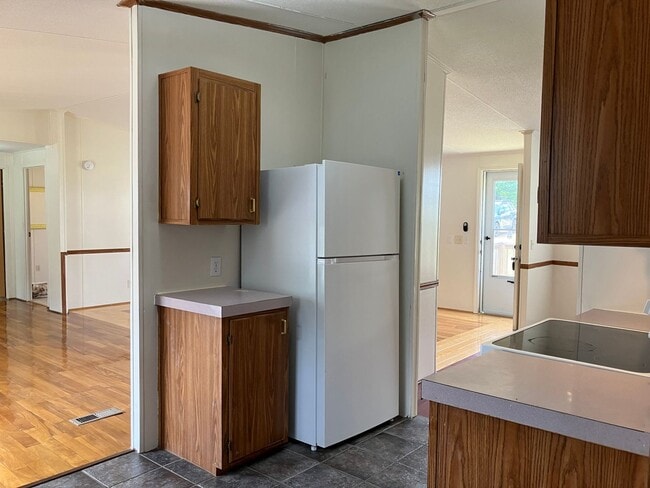 Building Photo - Three Bedroom Home in Hickory