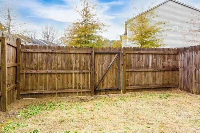 Building Photo - 5070 Longview Walk