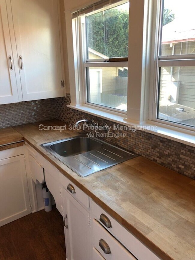 Building Photo - 1144 E Appleton St