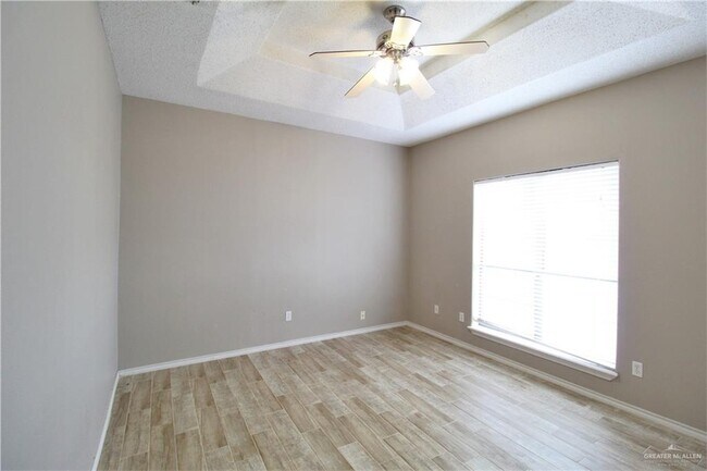 Building Photo - 17 Quamasia Ave