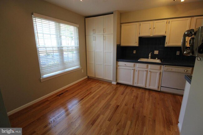 Building Photo - 6055 Meyers Landing Ct