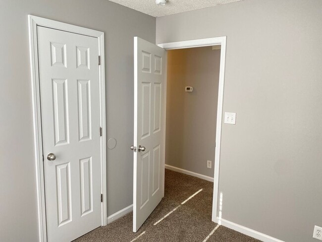 Building Photo - Great Rental....3/2 Bath, near playground,...