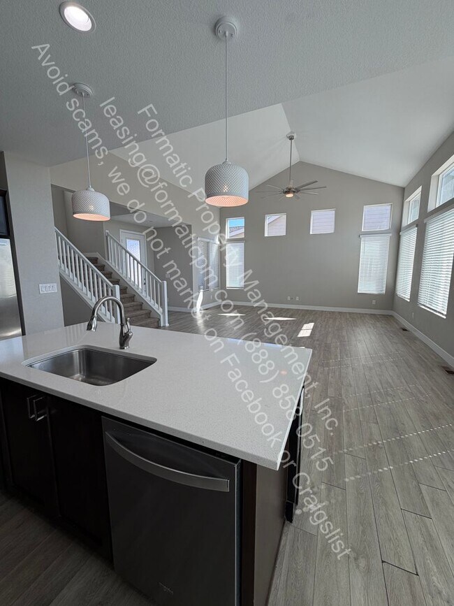 Building Photo - 4340 Mt Shavano St