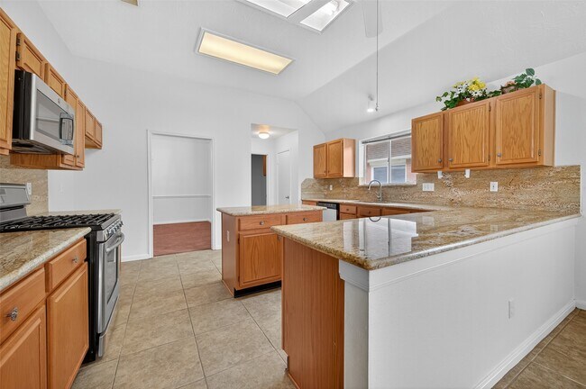 Building Photo - 914 W Peach Hollow Cir