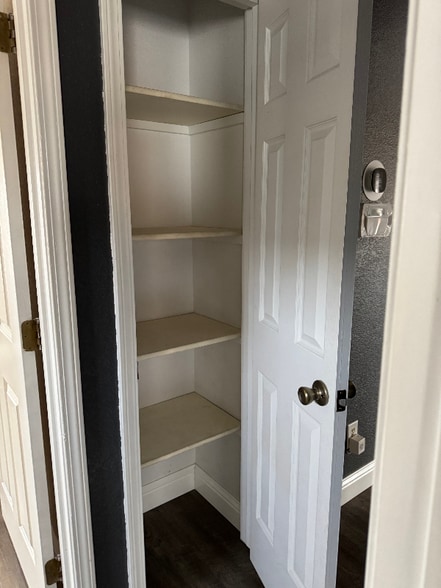 Building Photo - 3372 Bonnivew Dr