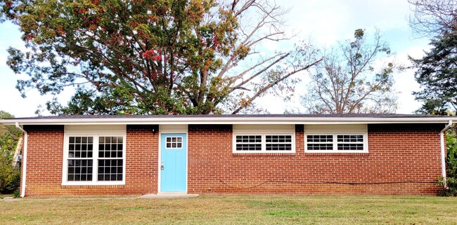 Building Photo - Available July 2025 : Beautiful 3-Bedroom ...