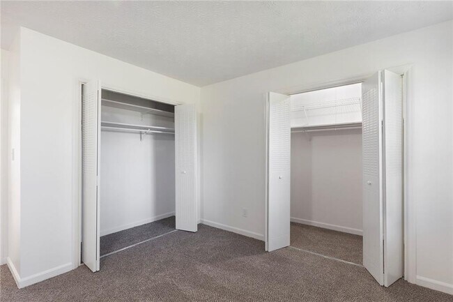 Building Photo - 330 Winding River Dr
