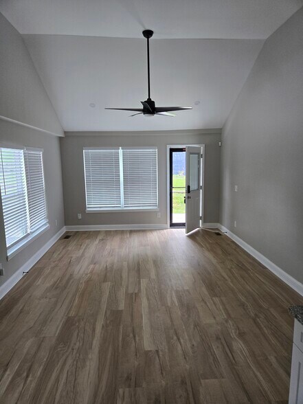 Building Photo - 510 9th St