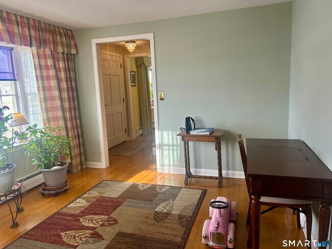 Building Photo - 45 Farview Ave