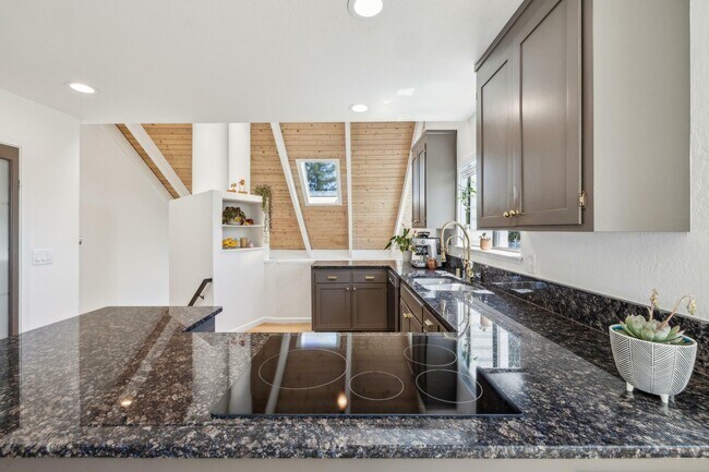 Building Photo - 85 Ridge Rd