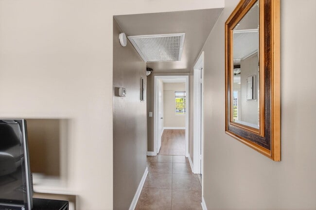 Building Photo - 33 Fanshaw A