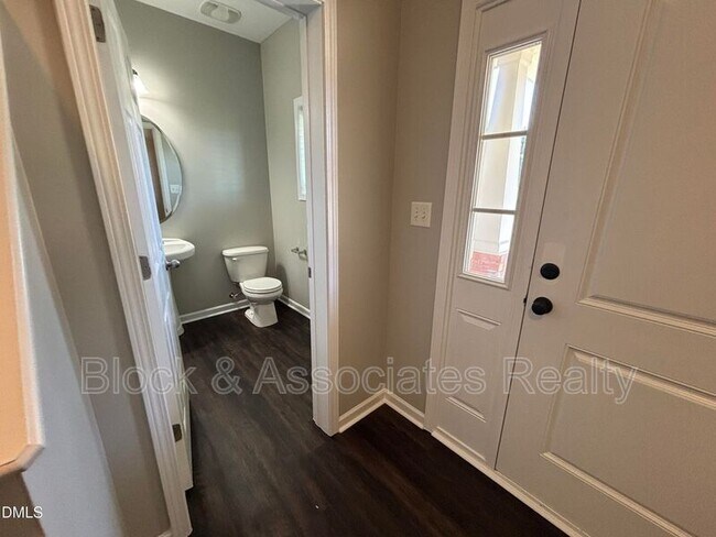 Building Photo - 438 Roanoke Dr