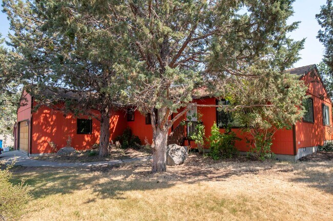 Building Photo - 2741 NE Laramie Way